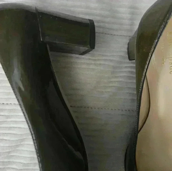 Kate Spade heels.  Olive Green Patent Leather w Black bows. Size 8.5 - Picture 4 of 14